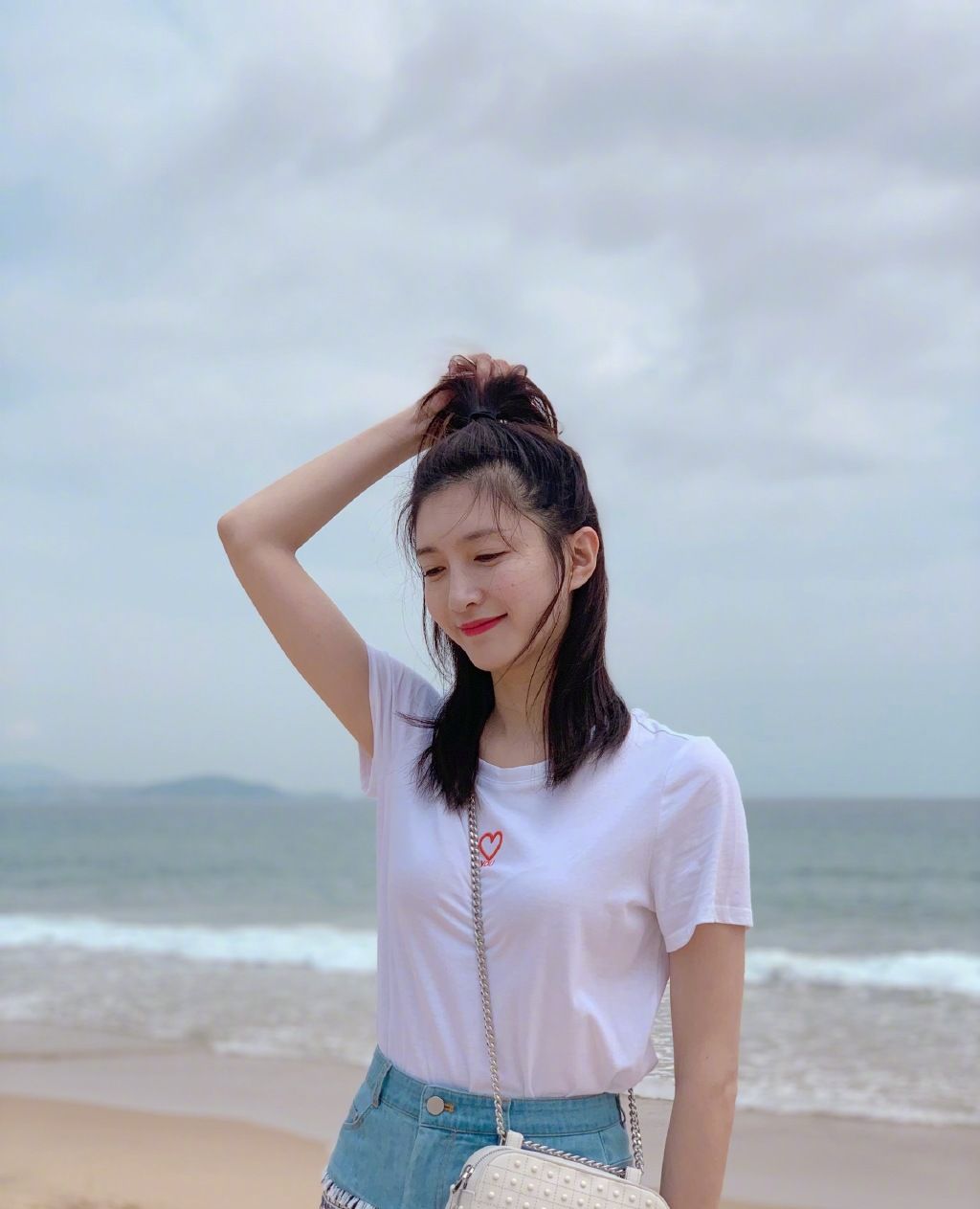 地地道道的上海姑娘江疏影五官美,皮肤白,细高挑,气质佳!