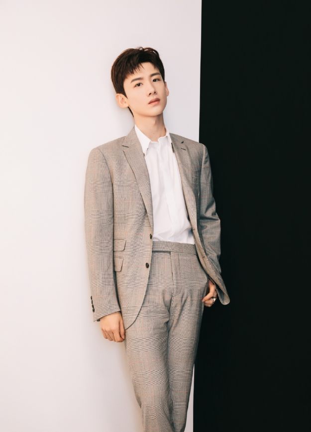 初恋男神白敬亭,穿西装有不一样的帅气,总裁形象入人心