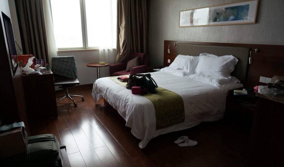 年轻人钟点房很凌乱,酒店前台想不通,4个小时能干嘛?