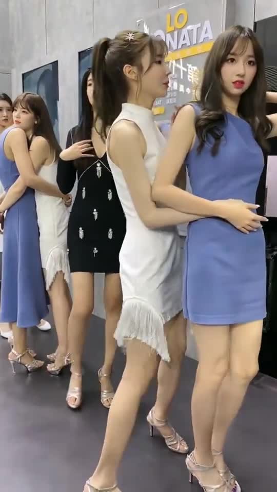 对面的小姐姐一个比一个漂亮