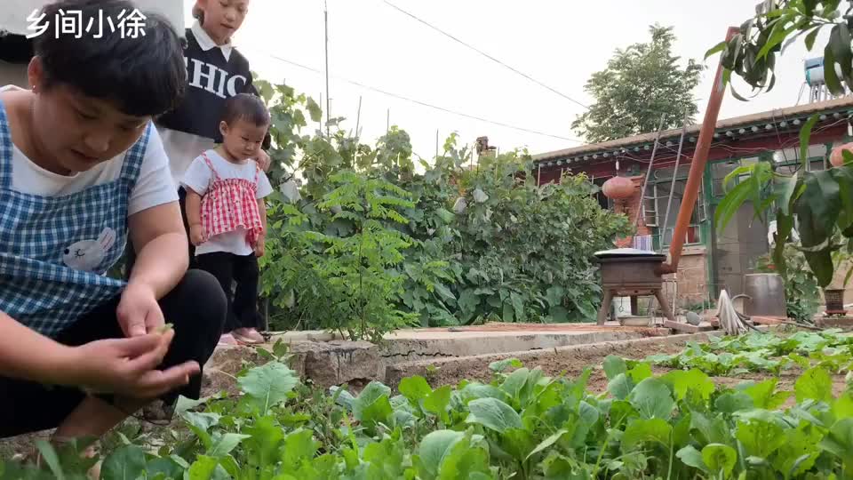 一人一口 沾湿嘴角就拿走 为您推荐: 大连星海湾浴场整治"裸泳,裸晒"
