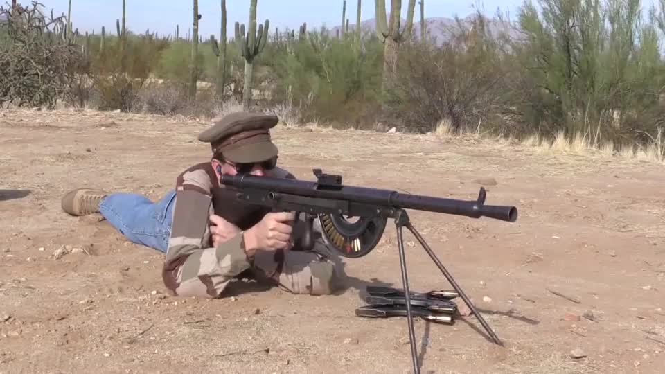 一战最不受欢迎的轻机枪,后坐力大,还经常卡壳真是头痛