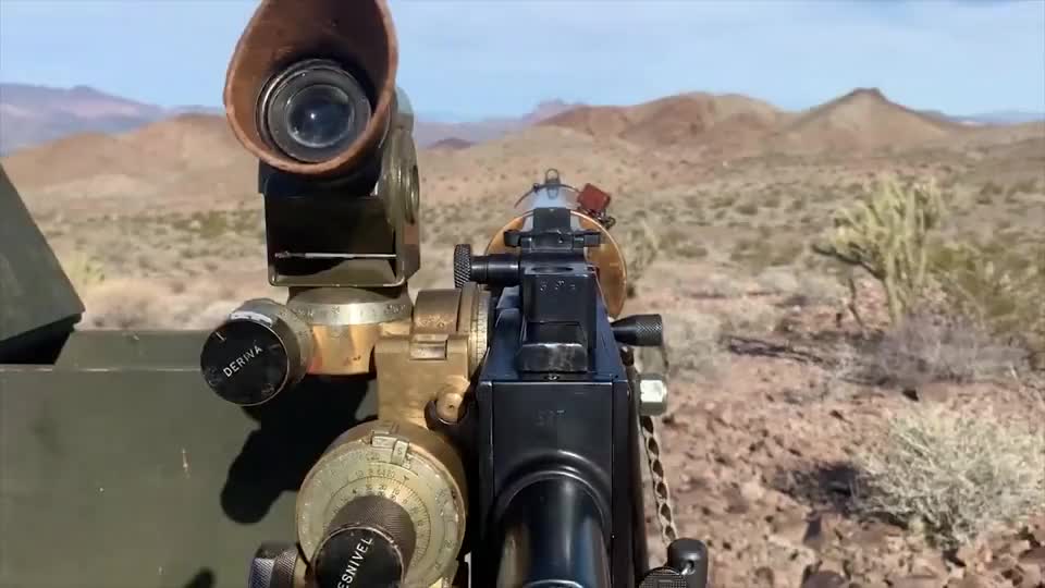 实测:勃朗宁m1917a1水冷式重机枪,打完之后还得把枪管水放了!