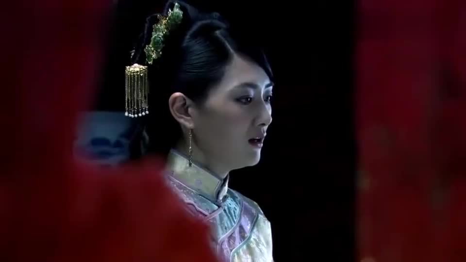 玉格格得知那图鲁吸大烟,悲痛欲绝,毅然决定上吊自尽