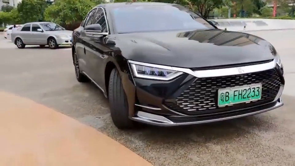 高清实拍2020款比亚迪汉dm