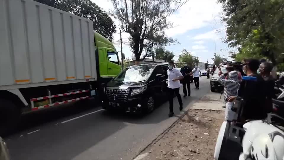 印尼总统的保镖车队,没有一辆国产车,几乎全都是进口!