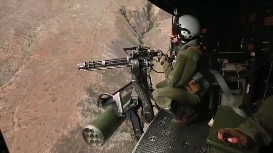 美军武装直升机加载加特林机枪疯狂射击,太过瘾了