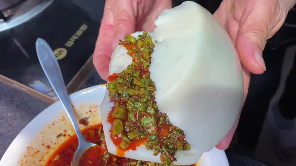 1把香椿这样做外地人都没吃过夹馍拌饭超过瘾10分钟就搞定