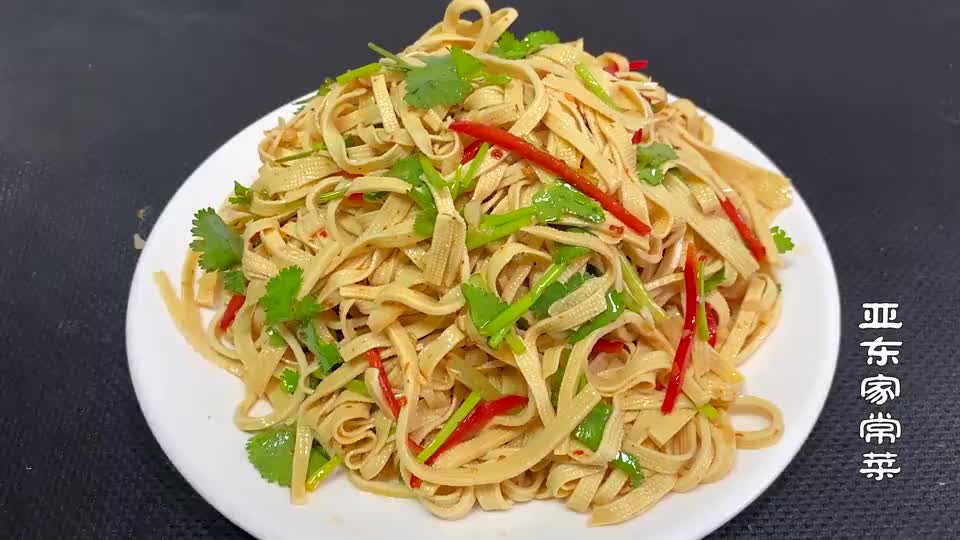 饭店的凉拌豆腐皮为什么好吃大厨教你技巧豆腐皮爽口又劲道