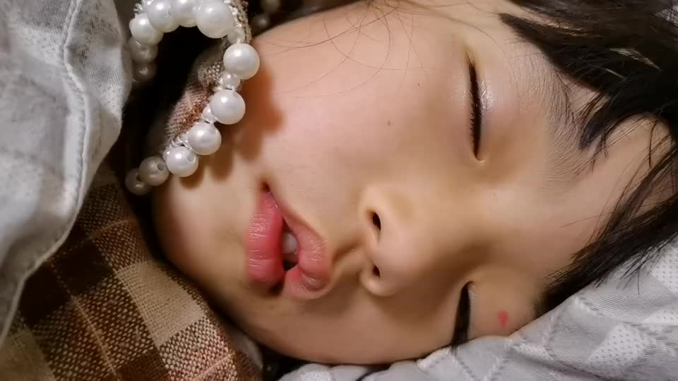 拍摄萌宝睡觉的样子_新浪新闻