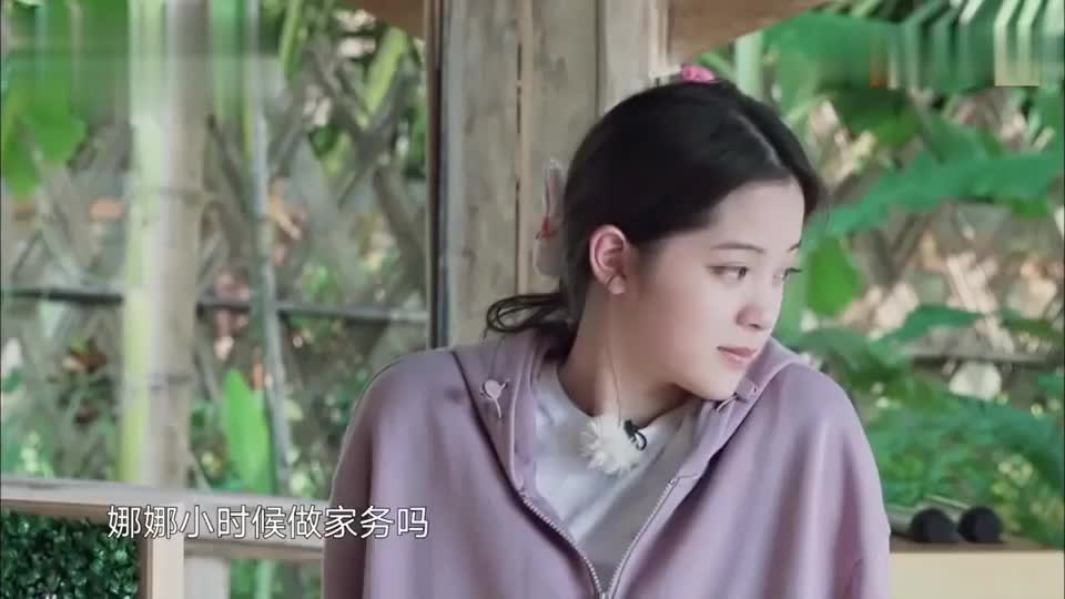 看到欧阳娜娜干活黄磊紧张得不行,她的手太重要了,不容易