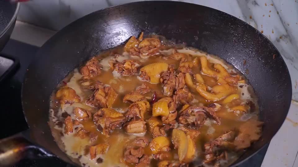 家常辣椒炒鸡做法鲜嫩多汁鸡肉不老不柴每次一大盘不够吃