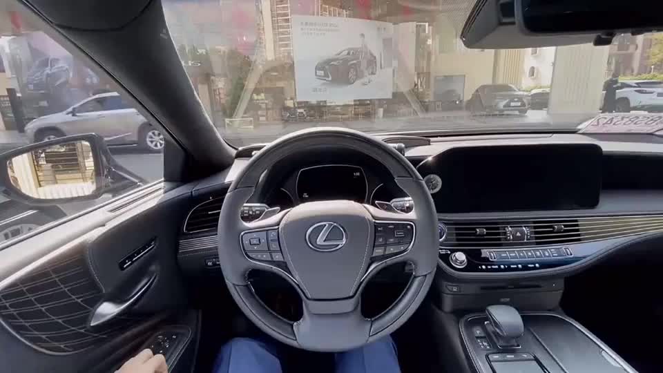 低调百万级豪车,坐进雷克萨斯ls500h的驾驶位