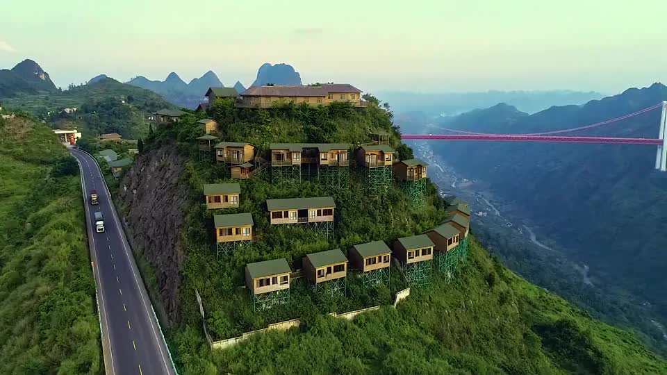 贵州大山悬崖上的房子图片