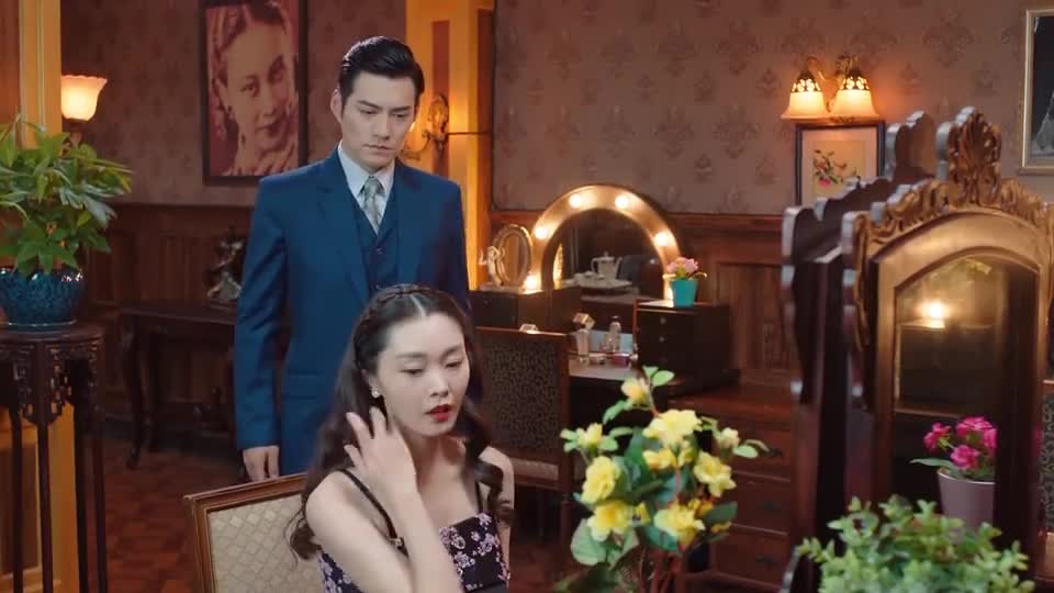 小楼又东风:高晨阻拦晗芝比赛,抓着晗芝手,美凤不开心了