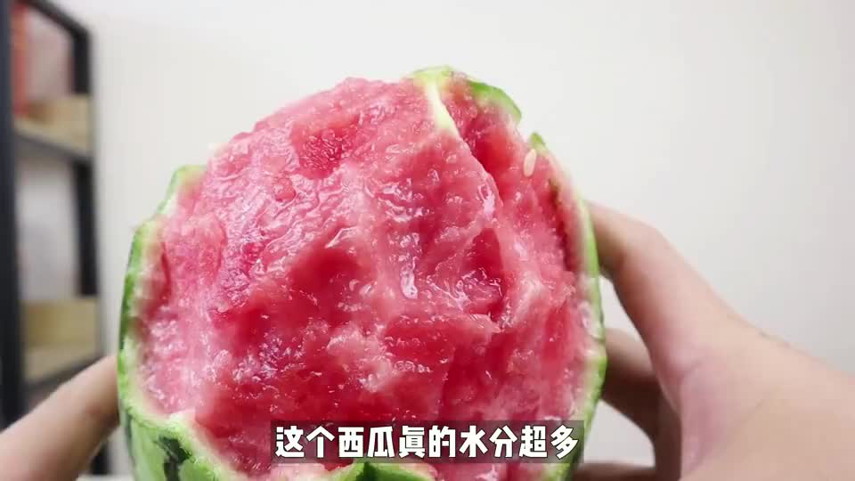 网红水果开箱测评弹指可破的庞各庄手剥西瓜真的有那么神奇吗