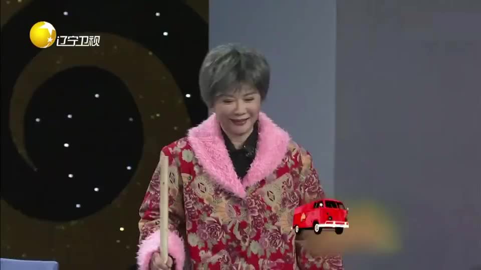 小品《天网恢恢》:警花蔡明卧底骗子公司,颠覆形象笑果爆棚