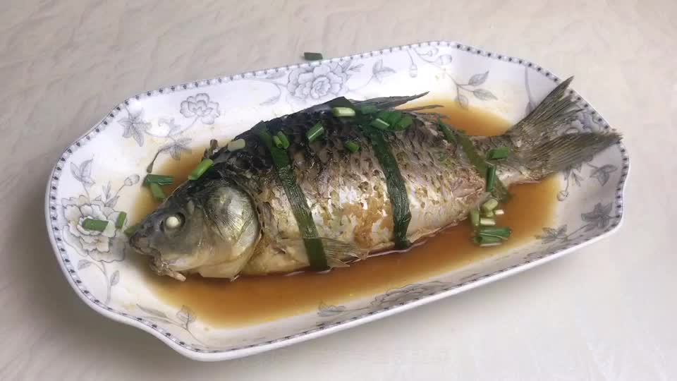 鲫鱼不做汤,和韭菜一起做成鱼包韭菜,好吃的不行