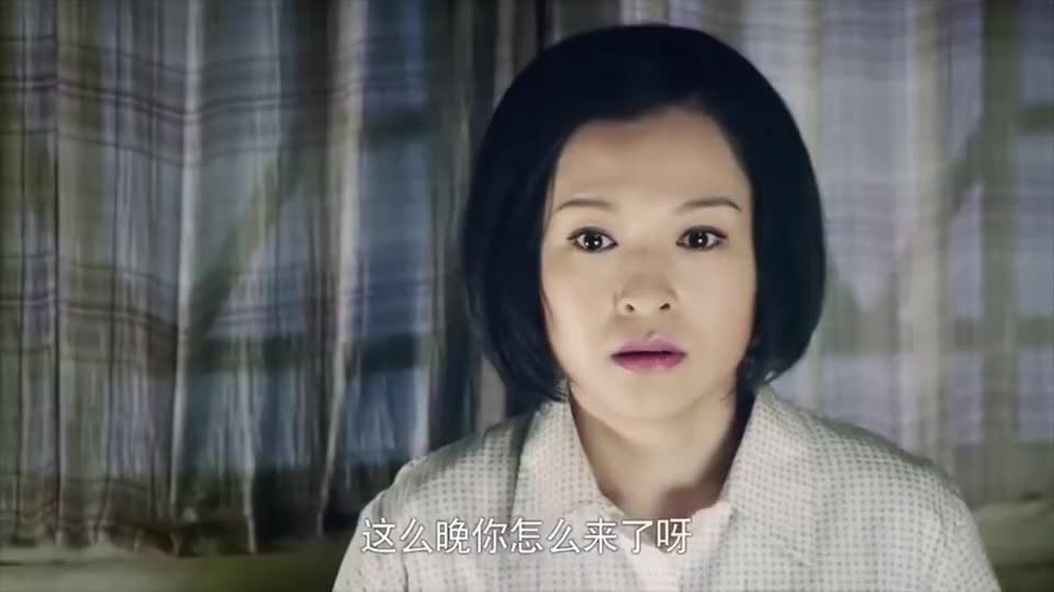 傻柱在屋里喝闷酒,许大茂媳妇送给他一个惊喜