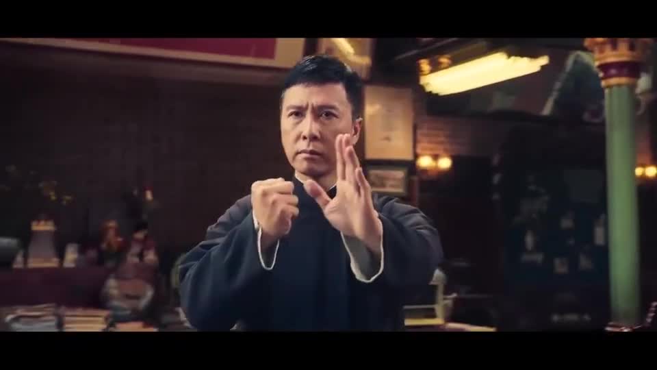 君子和而不同万会长见叶问手受伤了决定用一只手切磋