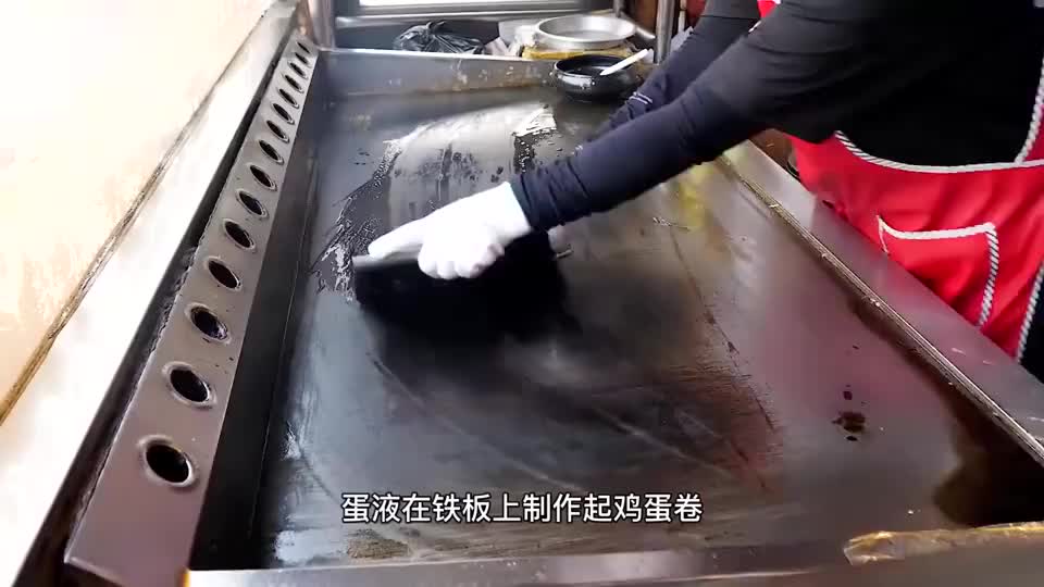 1分钟做出鸡蛋卷，50元一份，看完你敢尝尝吗？