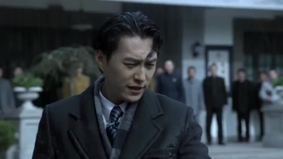 伪装者明楼狠心逼走大姐汪曼春和藤田芳政互相点头过关了