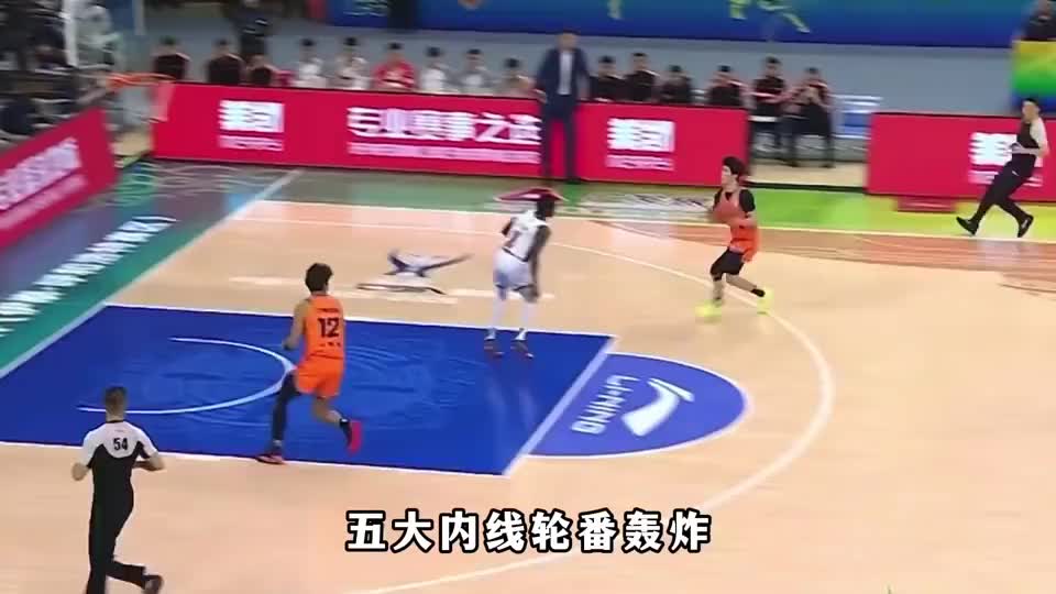 小胖白边制霸内线，奎因37分无力回天，上海力克广东挺进半决赛