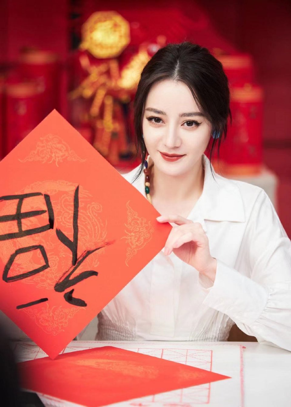 明星送福,杨幂写的福字有特色,迪丽热巴寓意深刻,周深双福满满_高清