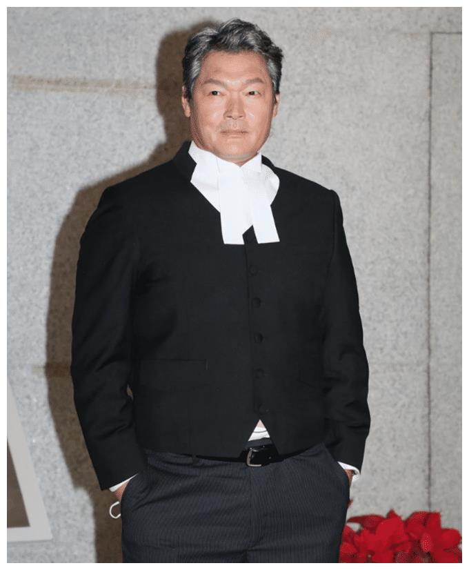 尹扬明珠海探望周文健对方定居内地娶小18岁娇妻过半退休生活