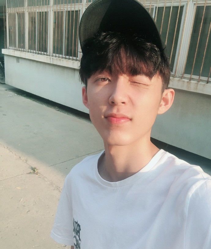 组图:艺术系大一男生,身高 颜值,阳光运动型男生,你喜欢吗?