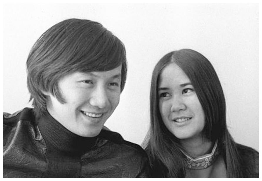 许冠杰与太太童话式相恋50年,五年遥距爱恋靠每日写情书维系