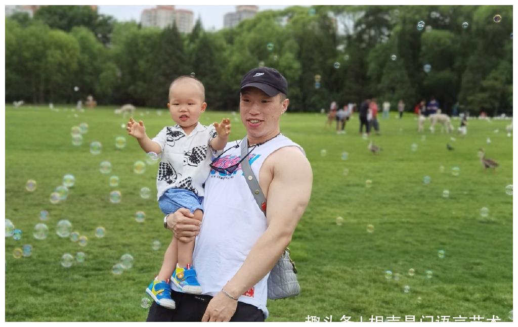 德云社烧饼为儿子庆生看到烧麦的脸以后大家都说绝对是亲生的