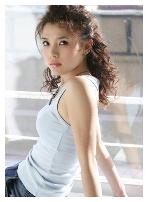 不得不说李佳璇是一个坚强的女人,也大概只有两个懂得彼此的人,才能