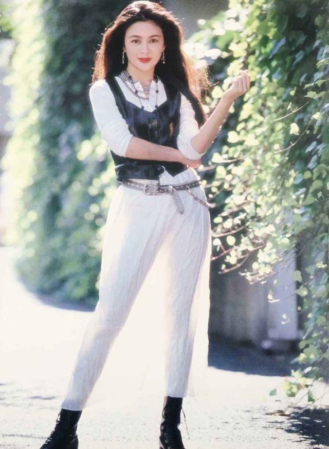 年轻时的关之琳,真正惊艳的不止颜值,还有这一双让人羡慕的美腿__财经