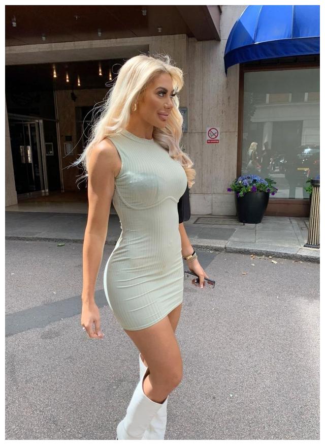 她也有着火热的魅力.克洛伊·费里(chloe ferry) 真是很不一般.