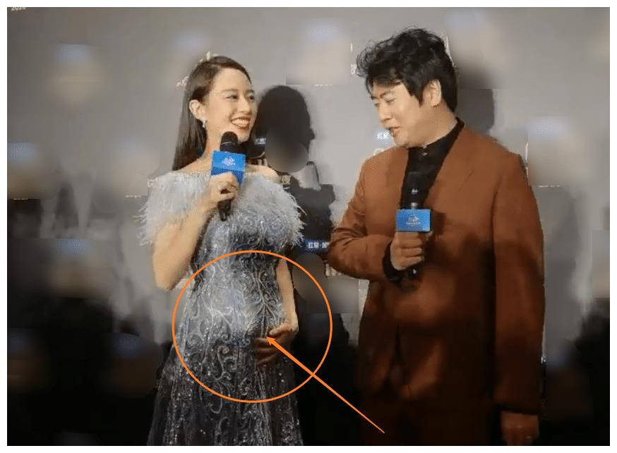 郎朗夫妇同框出席活动,吉娜六个月孕肚明显,怀孕后的腰身太抢镜
