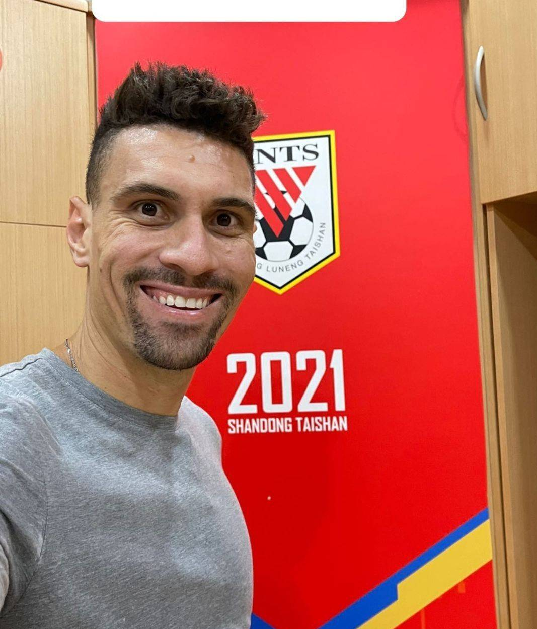 山东泰山足球队外援莫伊塞斯解除隔离以后,他开始训练生活_高清图集