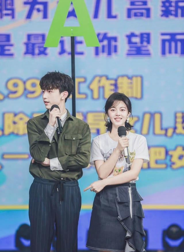少年派2赵今麦郭俊辰路透两人席地而坐好甜