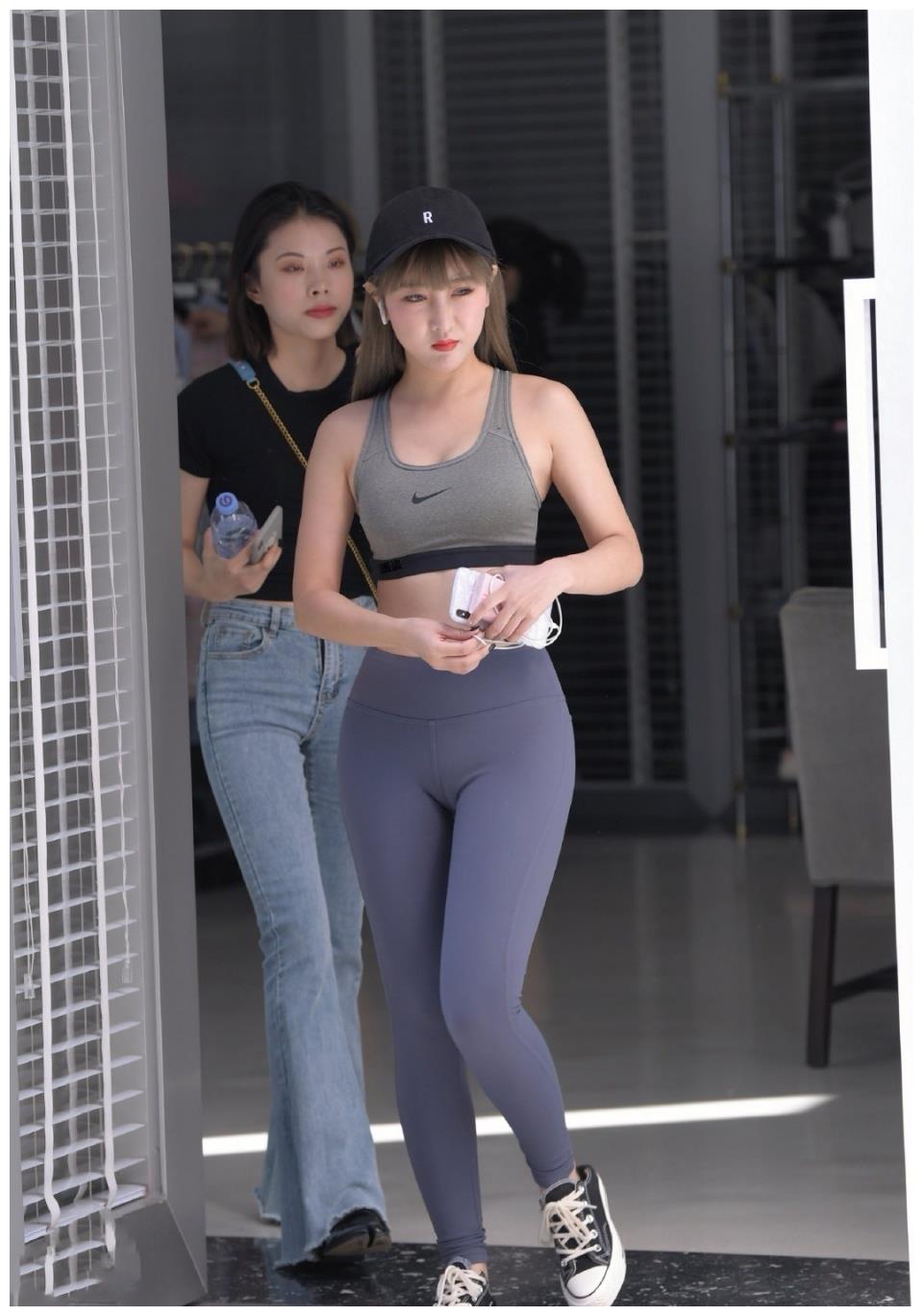 健美裤穿搭前卫感十足与众不同的气质