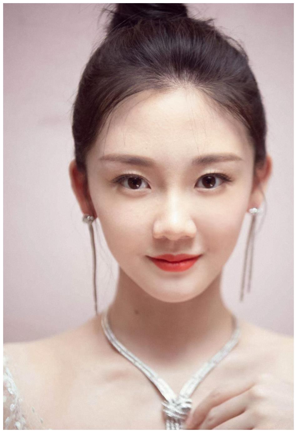 郑恺结婚,苗苗原来是《楚乔传》中的她,身材颜值这么美!