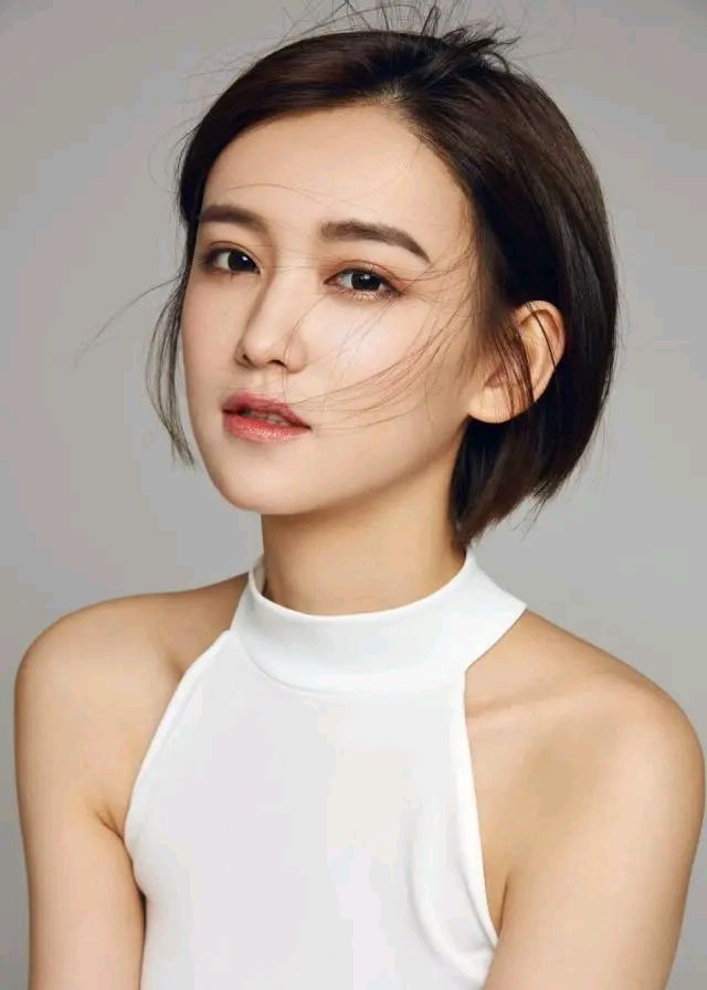 真人版电视剧《全职高手》唐柔扮演者李沐宸时尚美图