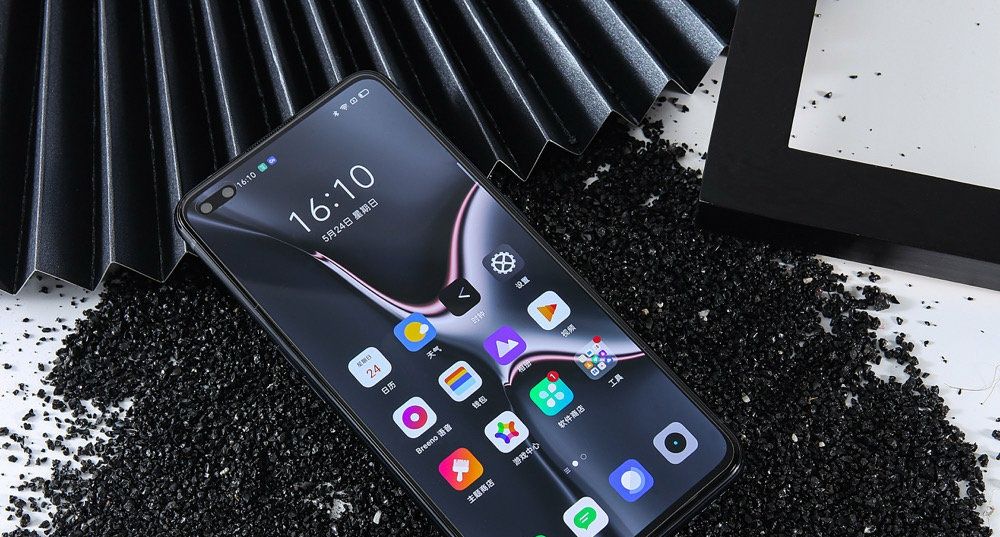 真我x50pro 玩家版,搭载骁龙865处理器,屏幕采用前置挖孔式设计,90hz