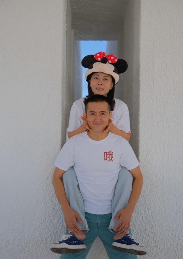 王珞丹姐姐官宣结婚喜讯大秀翡翠婚戒,小7岁的老公帅气不输明星