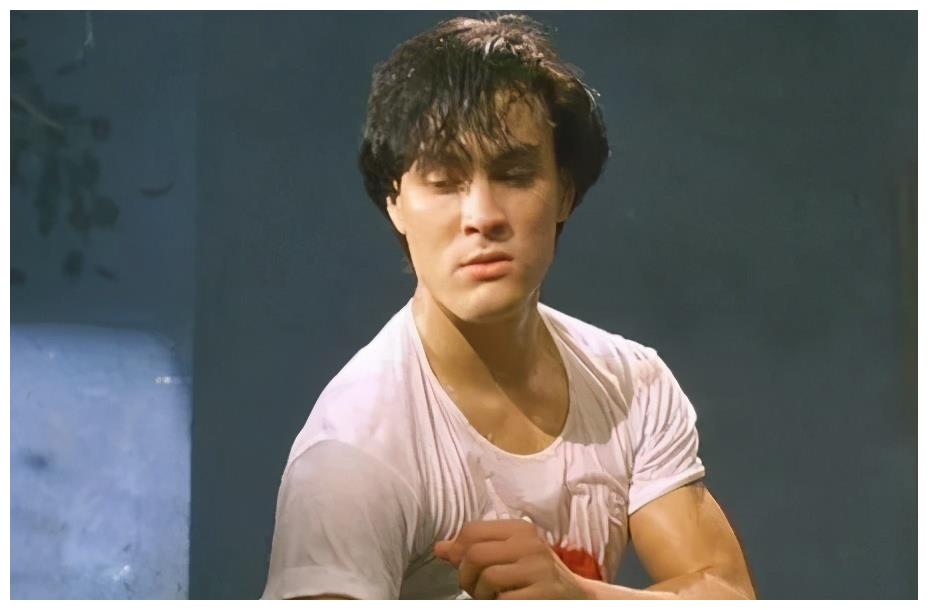 李小龙儿子李国豪遗作拍到一半中弹身亡现在被奉为哥特经典