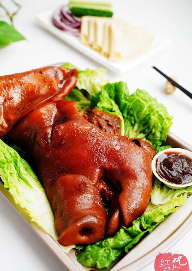 一百多买个大猪头,卤好了全家都爱吃,肉香皮弹卷饼吃一点也不腻|猪头|