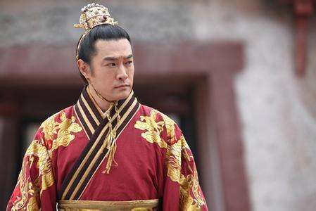 誉王的扮演者黄维德将誉王出场时的意气风发到最后身败名裂的凄凉演绎