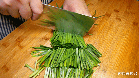 韭菜和鸭血堪称绝配,这样做吃一次就念念不忘,上桌一会儿就光盘