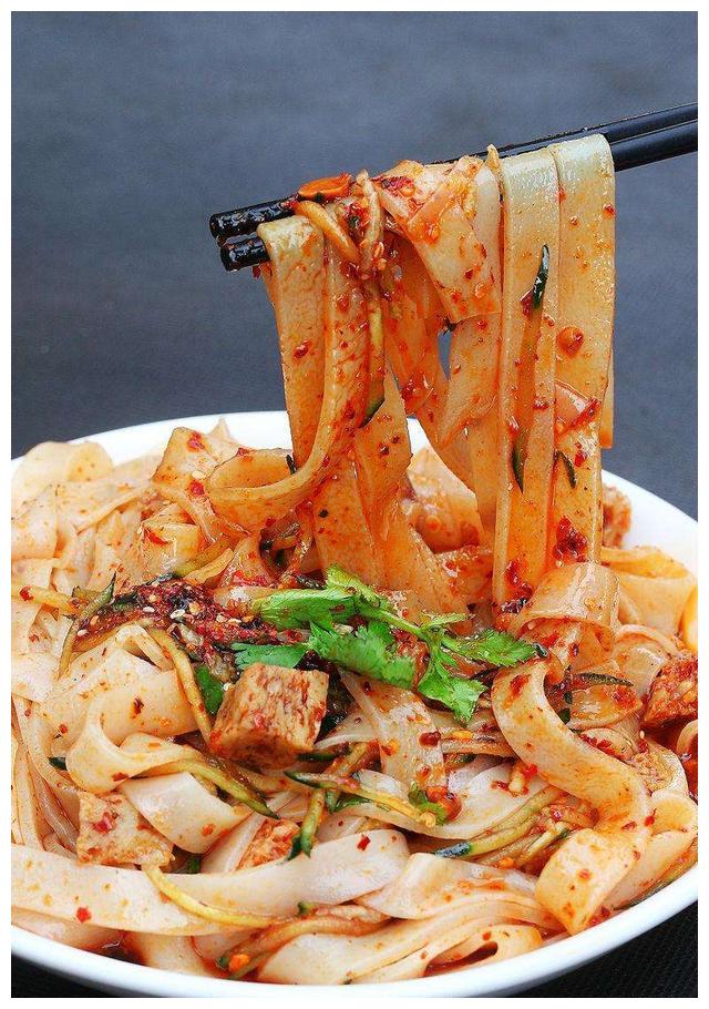 一款神秘凉皮调味汁让这家凉皮摊火爆30年并在城里买房买车