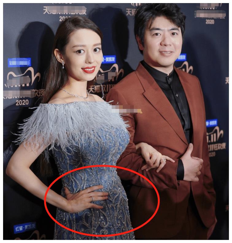 原相机扫过吉娜6个月的孕肚,全明白了