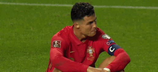 不满被绝杀！36岁C罗怒吼队友+失望蹲下，赛后瘫坐球场低头叹气休闲区蓝鸢梦想 - Www.slyday.coM